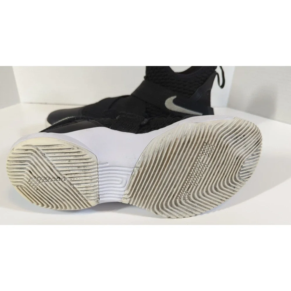 Nike LeBron‎ Soldier 12 basketball shoes Mens size 5.5, black and white